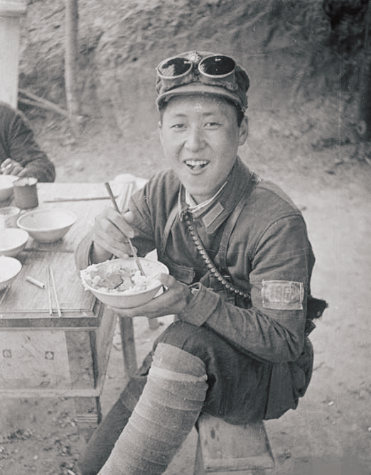 為什麼總感覺美國大兵在戰爭時候都愛戴著墨鏡打仗,耍酷的嗎? 為什麼總感覺美國大兵在戰爭時候都愛戴著墨鏡打仗,耍酷的嗎?