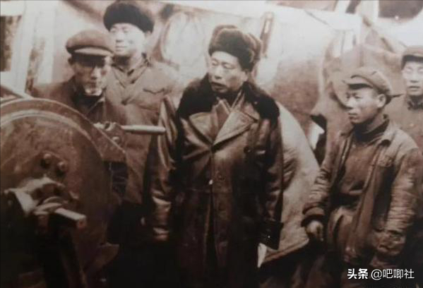 宋任窮長達10年沒有工作,晚年為二百多萬幹部平反,主動退居二線 宋任窮長達10年沒有工作,晚年為二百多萬幹部平反,主動退居二線