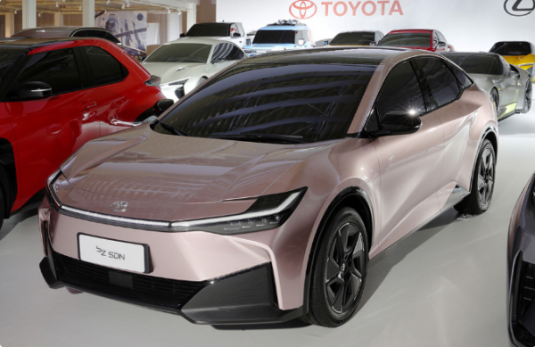 賓士、寶馬、豐田全部換上國產芯，電動化時代要反向技術輸出了？