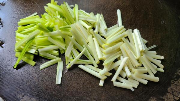 韭黃滑蛋,廣東很出名的做法,又嫩又滑又好吃,太香了 韭黃滑蛋,廣東很出名的做法,又嫩又滑又好吃,太香了