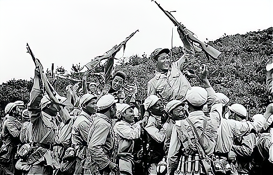 解放戰爭繳獲5萬門炮,32萬挺機槍,來到朝鮮戰場上的美軍愣住了 解放戰爭繳獲5萬門炮,32萬挺機槍,來到朝鮮戰場上的美軍愣住了
