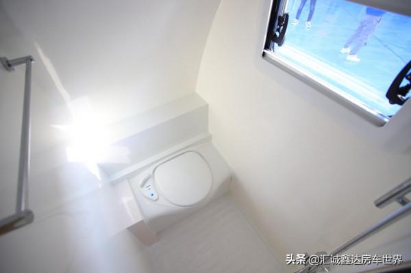 國產新型輕量化頂配拖掛房車!​長6.2米,變色龍車身配木質內飾 國產新型輕量化頂配拖掛房車!​長6.2米,變色龍車身配木質內飾