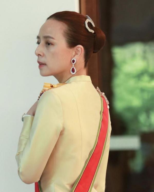 華裔“凍齡美人”伍倫盼,穿泰式傳統服裝雍容華貴,比蘇提達還美 華裔“凍齡美人”伍倫盼,穿泰式傳統服裝雍容華貴,比蘇提達還美