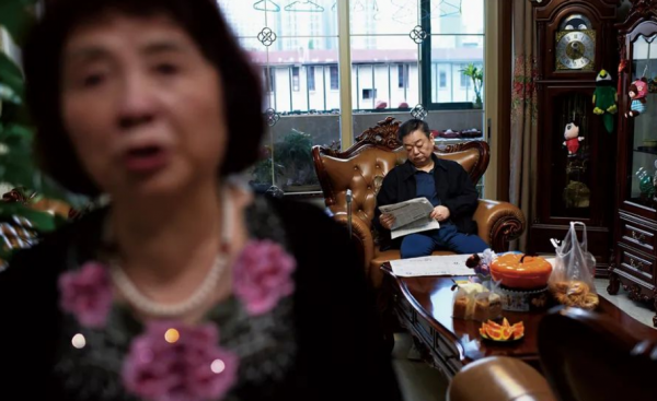 11年前，60歲失獨母親冒死生下雙胞胎，如今一家四口現狀如何？