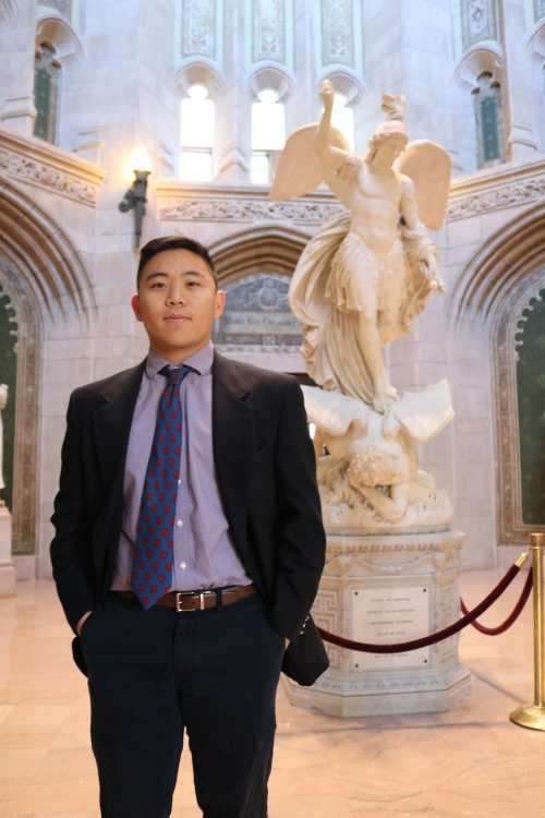 精英亞裔學霸跳樓殞命，女友發4.7萬“催自殺”簡訊，判決曝光