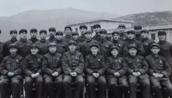 1948年毛主席遭精準轟炸,隨後司務長身首異處,一封電報揪出真兇 1948年毛主席遭精準轟炸,隨後司務長身首異處,一封電報揪出真兇