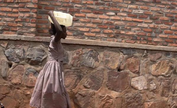 &OpenCurlyDoubleQuote;16根腳趾&rdquo;的他，出生就被父親拋棄，母親艱難的撫養他