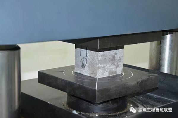 施工現場質量檢查的八字真經：看、摸、敲、照，靠、量、吊、套