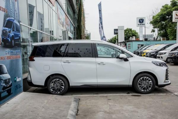 實拍上汽大通MAXUS G50 PLUS：15萬級「全家快樂車」