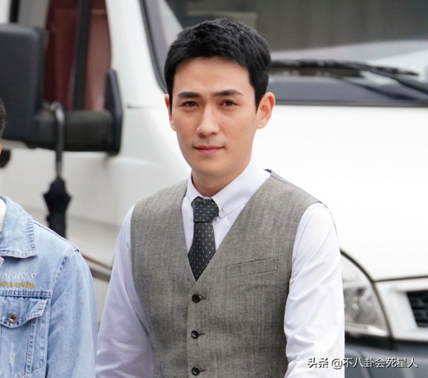 年輕時是神顏，剛過30歲就開始臉崩，這6位明星個個老得快