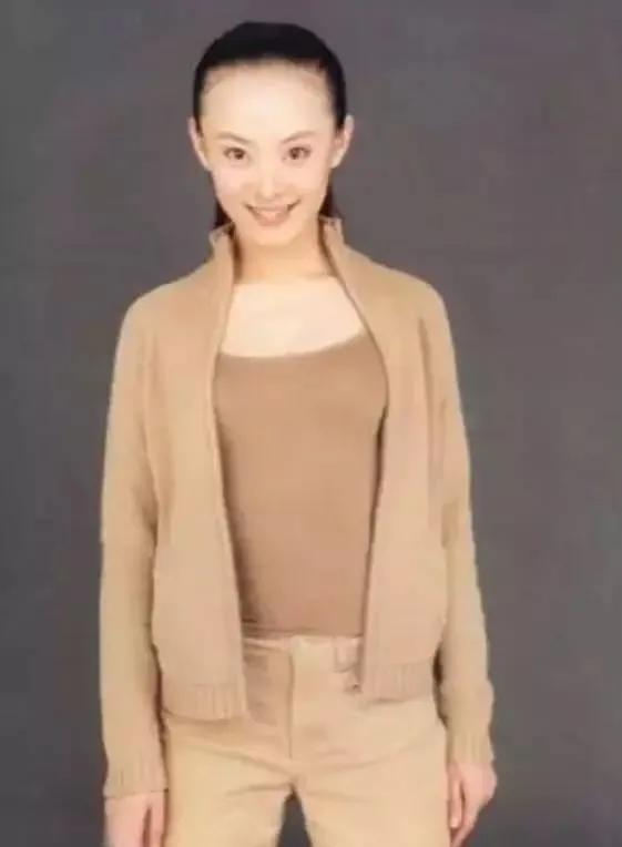 髮際線高又怎樣!盤點娛樂圈靠髮型照樣美貌的高發際線女星 髮際線高又怎樣!盤點娛樂圈靠髮型照樣美貌的高發際線女星