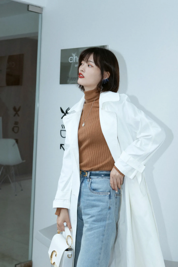 現在的品牌怎麼回事,這衣服也能賣2千? 現在的品牌怎麼回事,這衣服也能賣2千?