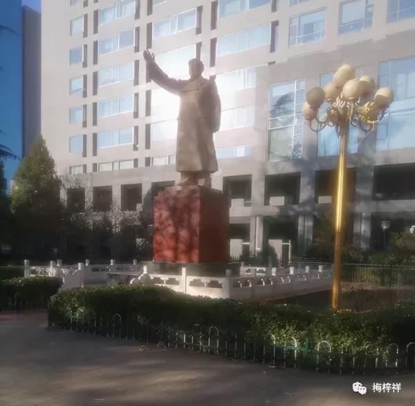 毛主席對建造塑像批示：勞民傷財，無益有害。原創 梅梓祥