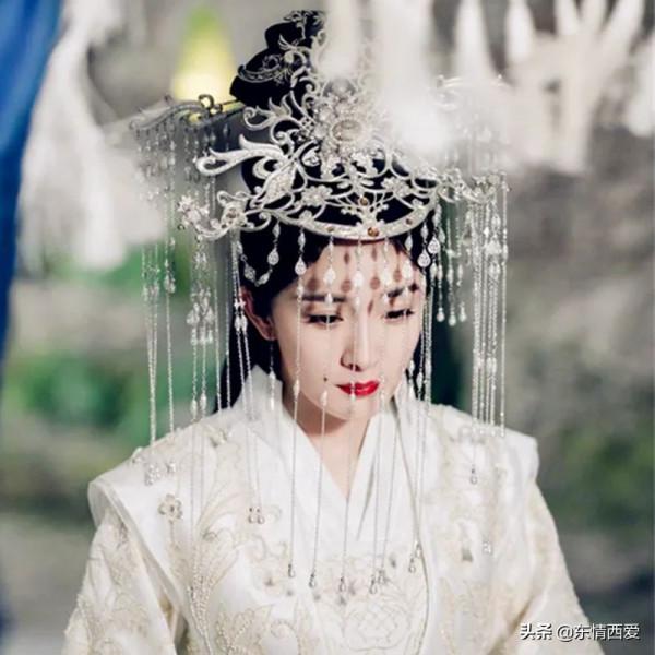 《枕上書》中出現的5套嫁衣，知鶴普通，白淺大氣，最美的是鳳九