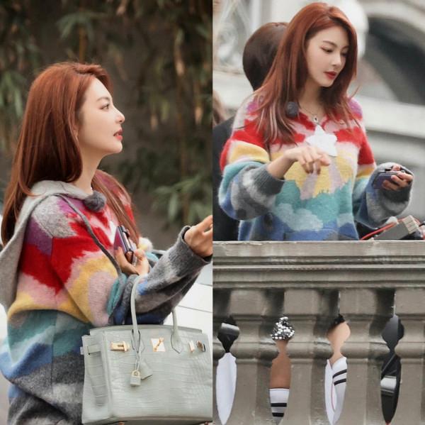 超越金晨被大家稱作“內地蕭亞軒”,換新男友,染紅髮,她真霸氣 超越金晨被大家稱作“內地蕭亞軒”,換新男友,染紅髮,她真霸氣