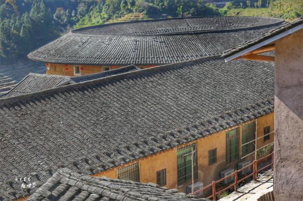 南靖土樓叫做“四菜一湯”,遊客絡繹不絕,門票年收入超2.5億 南靖土樓叫做“四菜一湯”,遊客絡繹不絕,門票年收入超2.5億