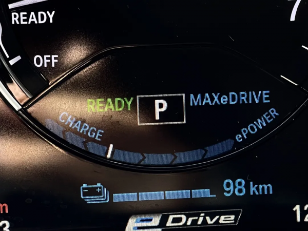 插混寶馬X1：110km續航升級，通勤成本堪比電車