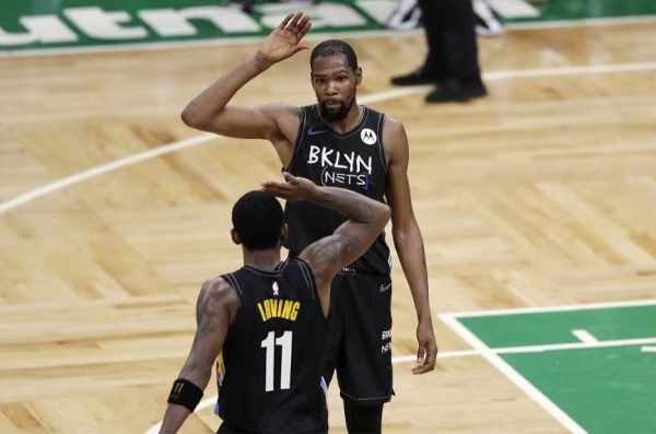 小球員花裡胡哨的違例動作引熱議！杜蘭特和小托馬斯：糟糕的籃球