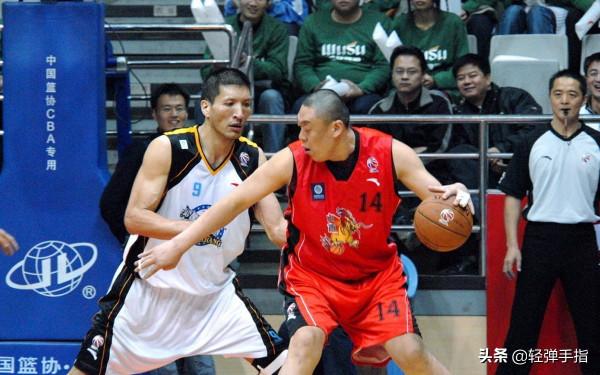 人物｜94黃金一代中鋒，中途退役去機場工作，效力10支球隊創紀錄