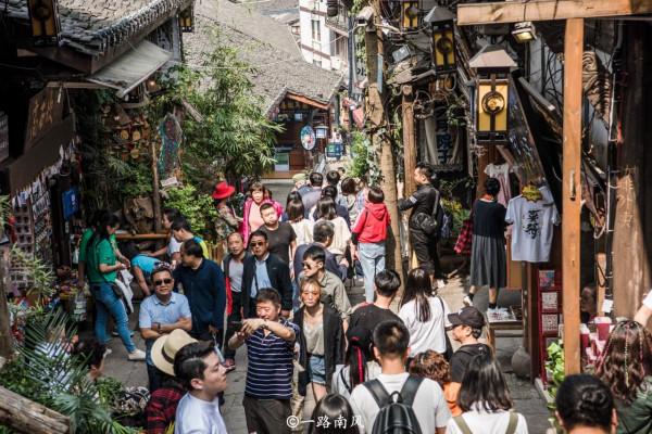 一到假期,重慶就開啟人海模式,這幾個地方到處都是人 一到假期,重慶就開啟人海模式,這幾個地方到處都是人