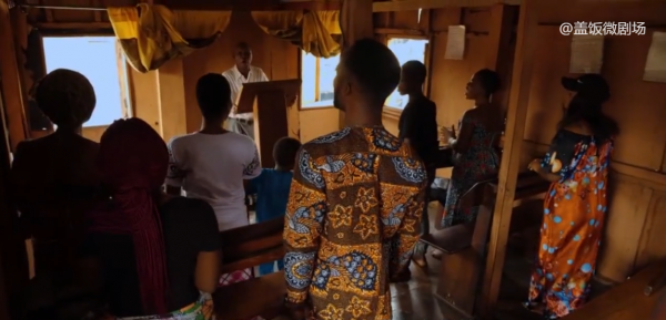 這就是非洲最大的水上貧民窟:小孩出生就會游泳,一輩子沒出去過 這就是非洲最大的水上貧民窟:小孩出生就會游泳,一輩子沒出去過