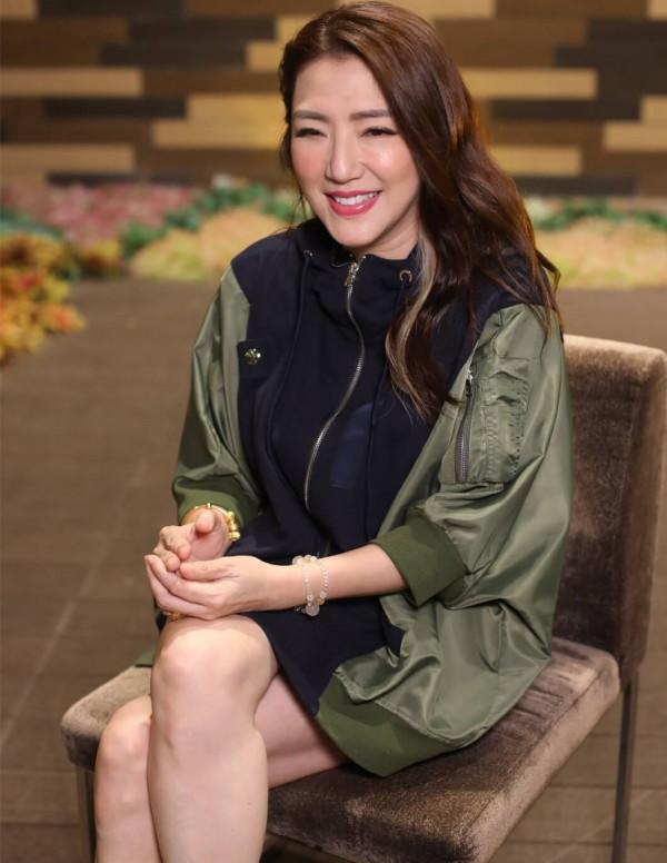 與黃日華約會傳緋聞,關寶慧稱將來的事無法知道,緣分看上天安排 與黃日華約會傳緋聞,關寶慧稱將來的事無法知道,緣分看上天安排