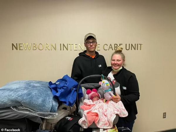 美國罕見雙子宮媽媽，一邊各懷一個娃，22周半早產只存活一個