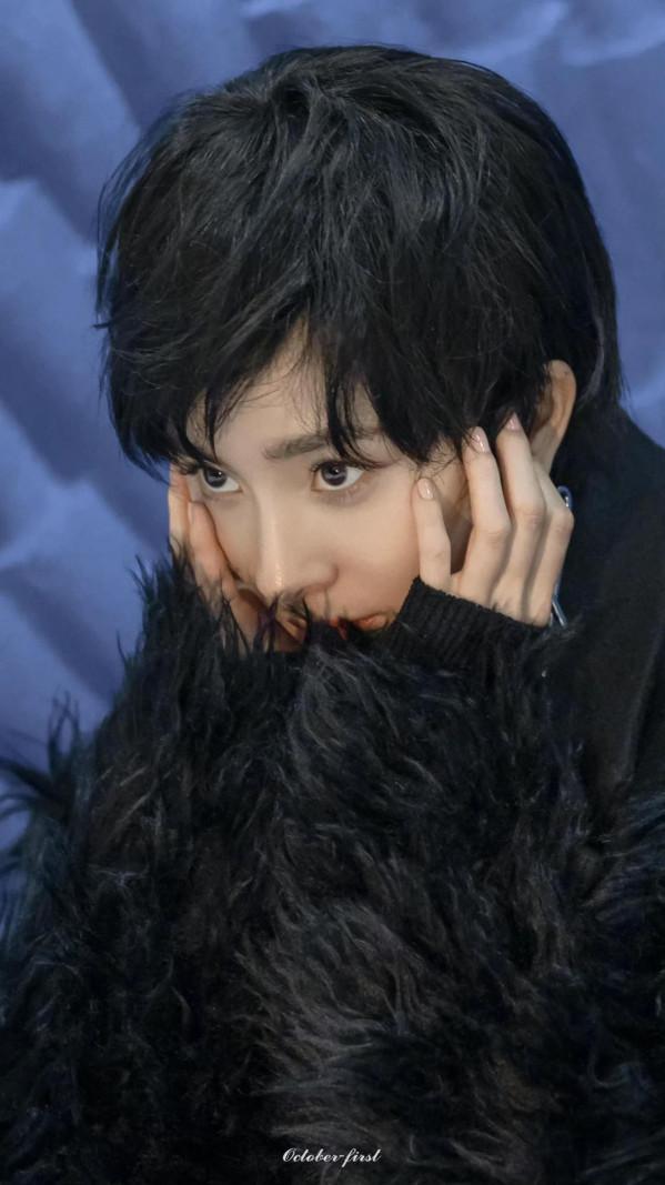 楊冪芭莎男士封面造型太帥了，冪冪子真的是可甜可鹽