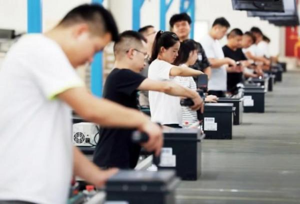 新能源車鬧電池荒,中國企業全球收購鋰礦 新能源車鬧電池荒,中國企業全球收購鋰礦