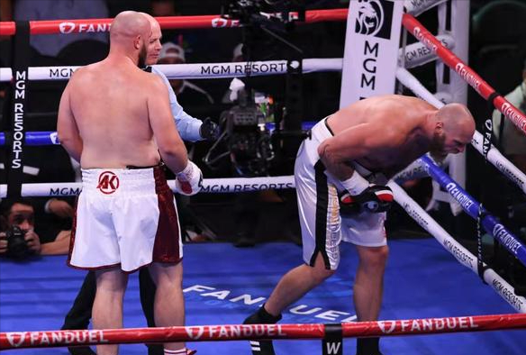 原形畢露！科納奇堅持了六個回合，再次被芬蘭老將海倫紐斯擊敗