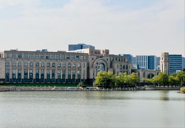 「iPhone 13 Pro + Magsafe 1個月使用感受」（Feat. Magsafe 外接電池）