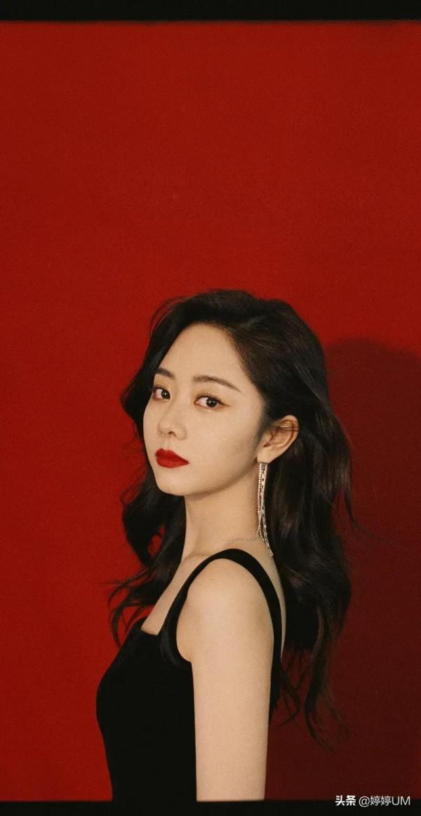 譚松韻，膚白貌美、可愛甜美、演技線上，好看的女孩子誰不愛呢