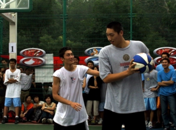 唐正東:巔峰和易建聯齊名,連續9個賽季兩雙,湖人丟擲橄欖枝 唐正東:巔峰和易建聯齊名,連續9個賽季兩雙,湖人丟擲橄欖枝