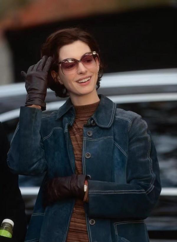 38歲安妮海瑟薇狀態太好，短髮配墨鏡氣質幹練，戴的皮手套太酷了