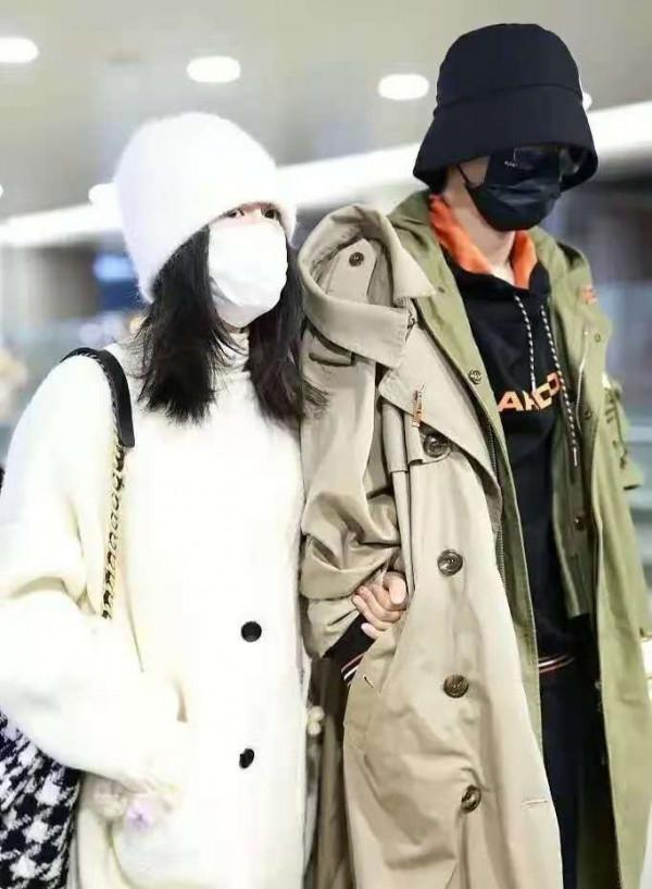 謝娜的時尚感越來越強,這身“上白下黑”穿搭,簡約大方還高階 謝娜的時尚感越來越強,這身“上白下黑”穿搭,簡約大方還高階