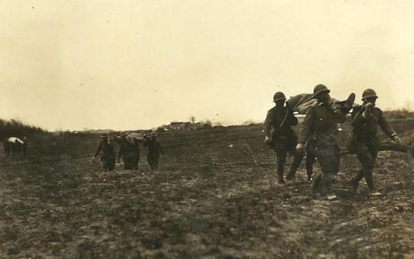 八路軍這場戰鬥，日軍舉著火把靠近我軍，旅長一看：不準開槍