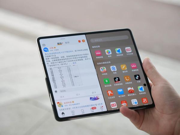 春節宅家如何更舒服的追劇刷博？榮耀Magic V為你解鎖躺平新姿勢