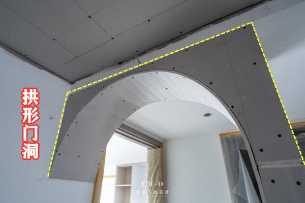 客廳牆上挖2個洞做背景牆,雙門洞設計實現“去電視化”、雙動線 客廳牆上挖2個洞做背景牆,雙門洞設計實現“去電視化”、雙動線