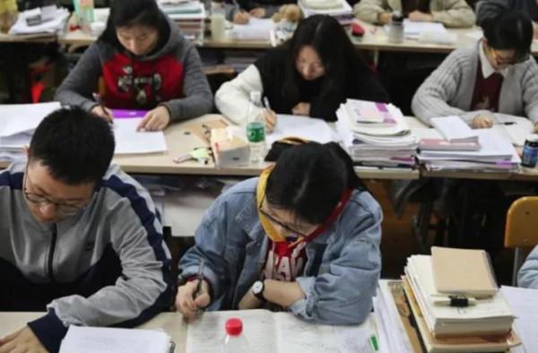 985畢業生掃大街,211畢業生送快遞,還有3類學生正被社會淘汰 985畢業生掃大街,211畢業生送快遞,還有3類學生正被社會淘汰