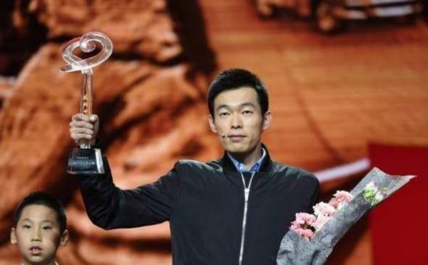 耶魯畢業後拒絕百萬年薪，回國拿1450工資的秦玥飛，後來怎樣了？