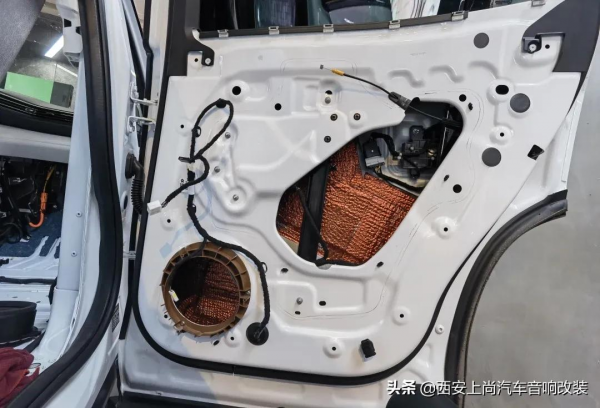 貴族之音讓純電動車王者歸來，蔚來ES8無損升級德國RS貴族音響