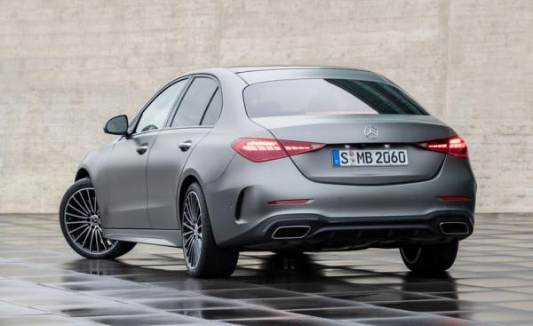 全系標配2.0四缸，為什麼駕駛質感標杆是寶馬3系而非賓士C級？