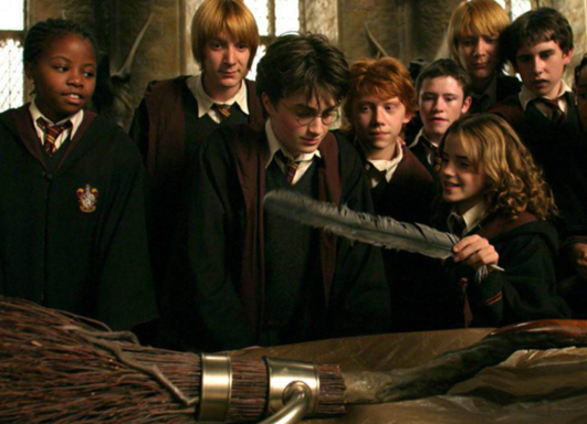 愛宅在家的孩子和愛出去玩的孩子,誰將來更有出息?父母得知道 愛宅在家的孩子和愛出去玩的孩子,誰將來更有出息?父母得知道