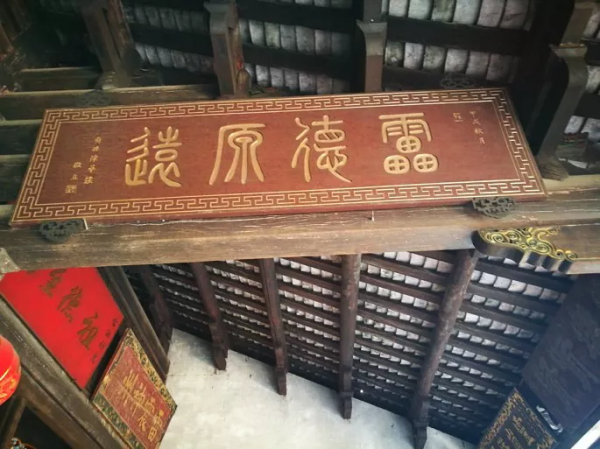 雷州有座千年古祠，全國罕見的五代石人石狗