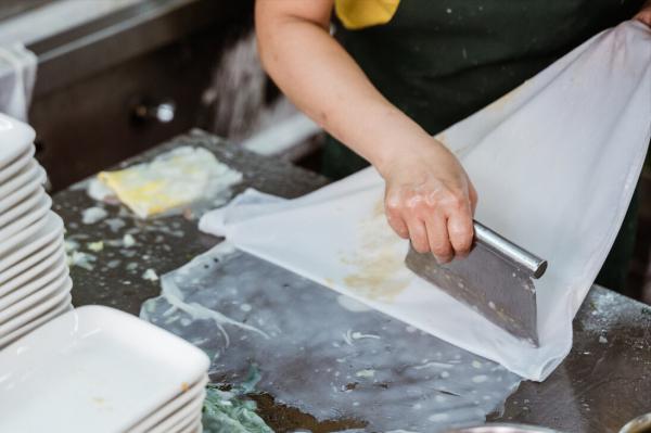 廣東人愛吃的腸粉，在家也能做，教你配方和比例，爽滑細膩真解饞