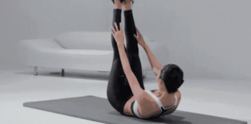 想要擁有迷人馬甲線，不用去健身房，睡前6組動作也可助你實現