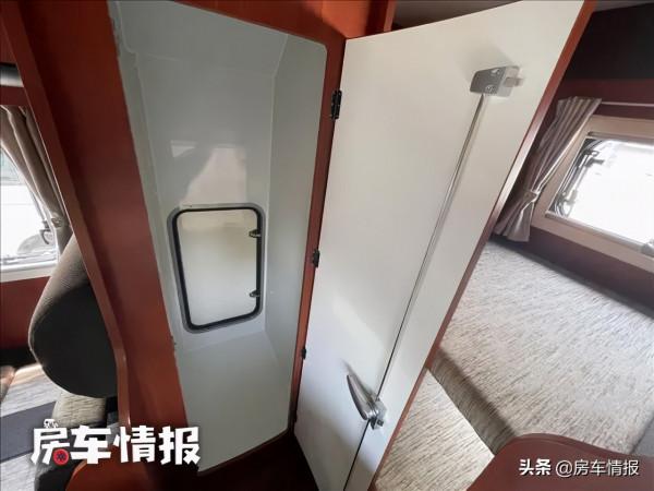 豐田四驅輕卡房車,柴油動力自動擋,長度僅4.9米內部空間卻很大 豐田四驅輕卡房車,柴油動力自動擋,長度僅4.9米內部空間卻很大