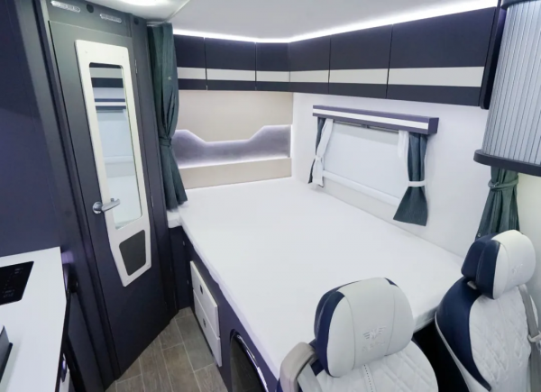 國六依維柯+豪華車內配置 賽德新旗艦“獵鷹G系列”亮相