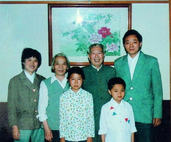 1950年，毛主席在中南海接見宋任窮，毛主席：陳昌妻女過得如何？