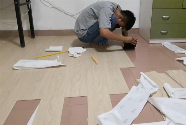 他住進14㎡廉價單間，用千元爆改成ins風，網友：天差地別